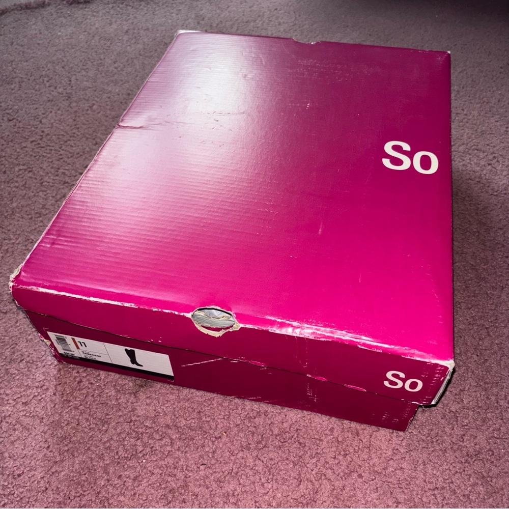 Women's Black Knee-High Block Heel Boots - Picture 4 of 16